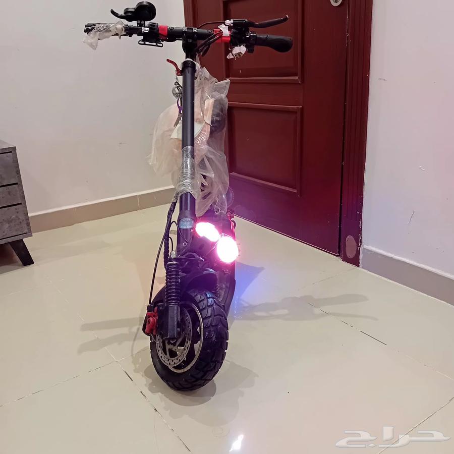 Used scooter in clean condition, but the rear tire is sensitive; please change the price to 60064611629862787111