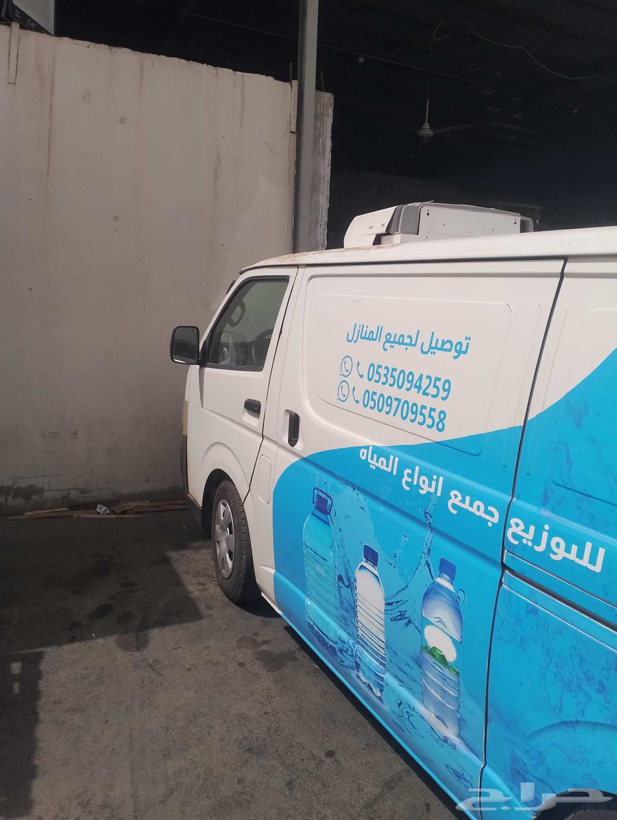 All types of water are available at excellent prices with new expiration dates64449021033729110