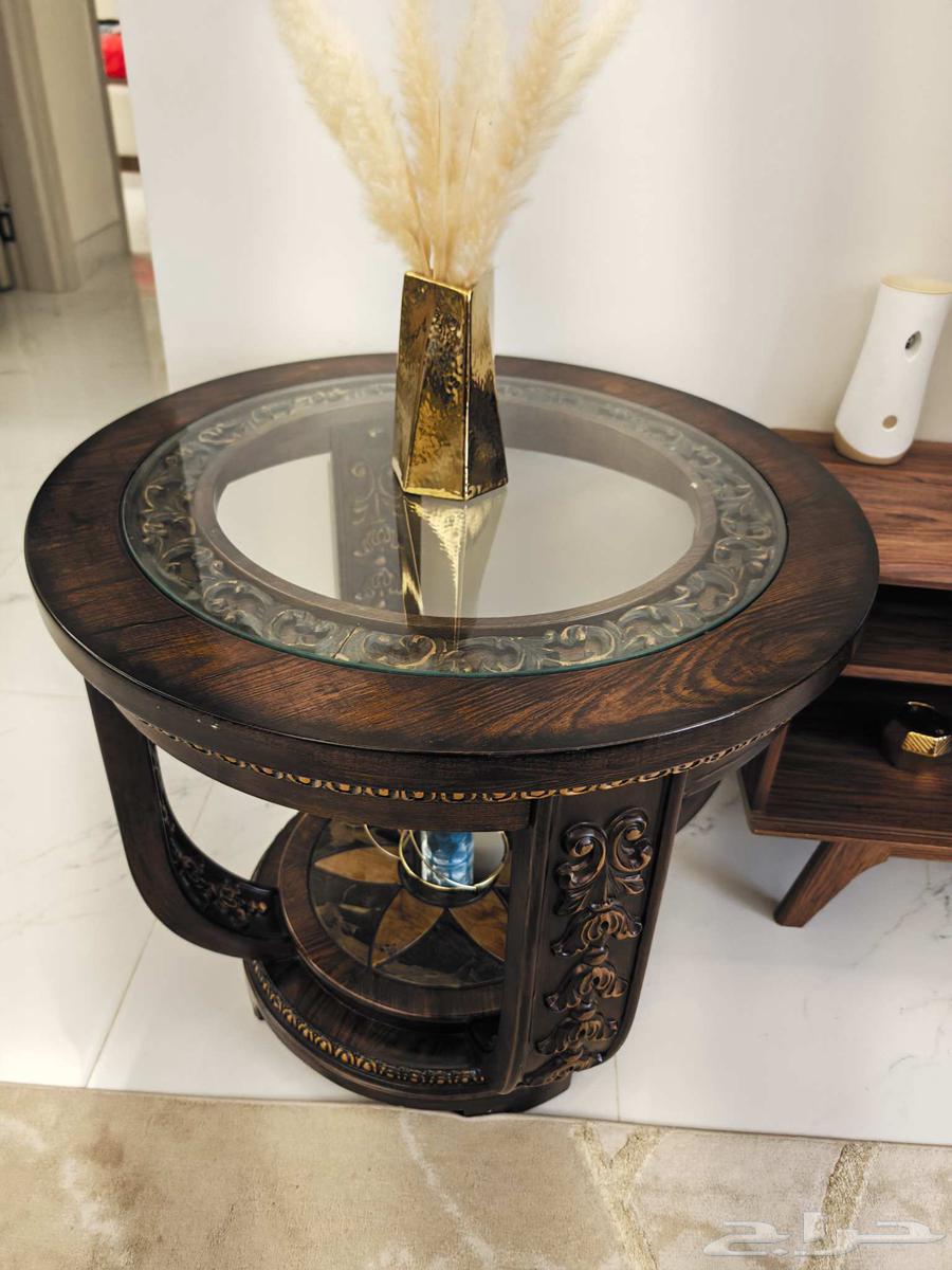 Very heavy and luxurious set of tables64445486061827111