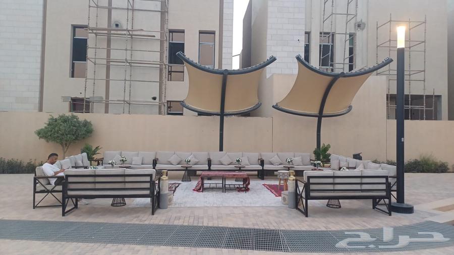 Renting tables and chairs for traditional seating areas64449100682242111