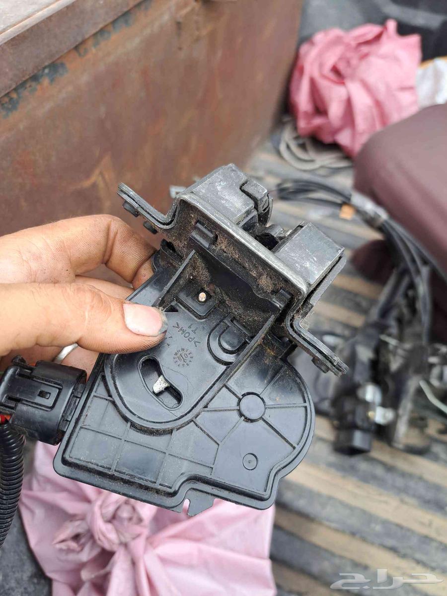قفل شنطه خلفي لندكروزر من مديل 2008 الى 201564609286790529111