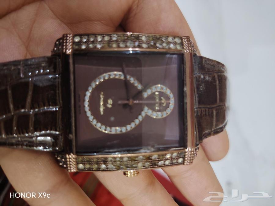 A golden-studded women's watch that only those who know its value can appreciate, and the seller is eager to sell64443290829826111