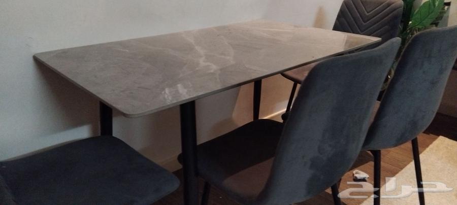 Dining table with 4 chairs64449114124035110