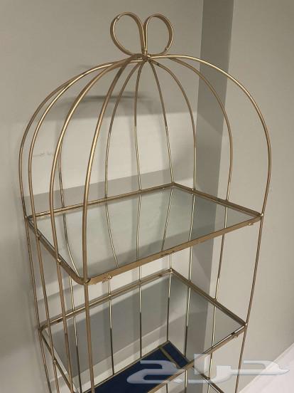 Half-body mannequin with one golden design and the other an iron shelf stand64448766791426112