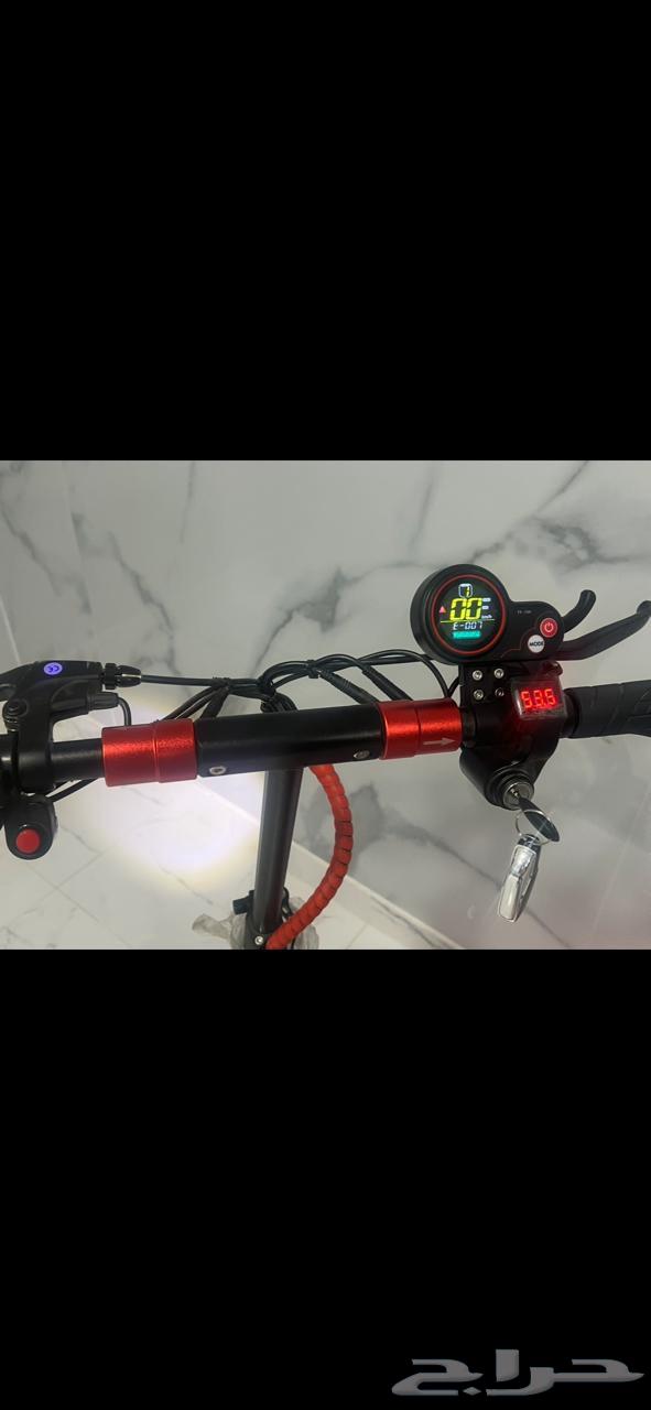 For sale, a monster scooter and a small scooter, price negotiable, located at the edge64447771922307110