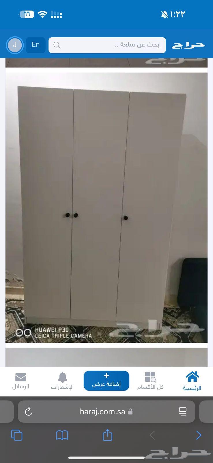 Wardrobe and bed, dressing table and chest of drawers64443182564866113