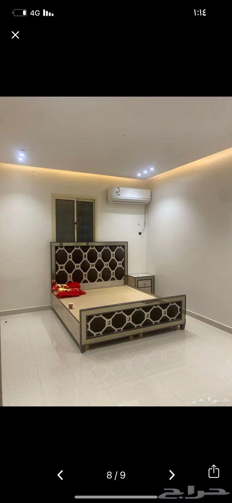 Bedroom set consisting of a bed with a dresser and a mirror, selling by bidding64442337496578110