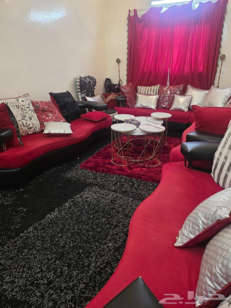 Sofa in good condition, red carpet, star, 2 phase64445797900803110