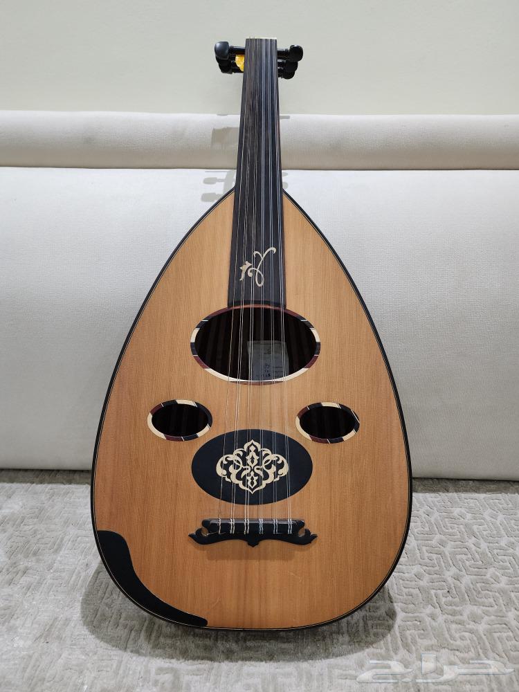 New Zyraab Oud with Case and Current Strings Pyramid Lot64444271713027110