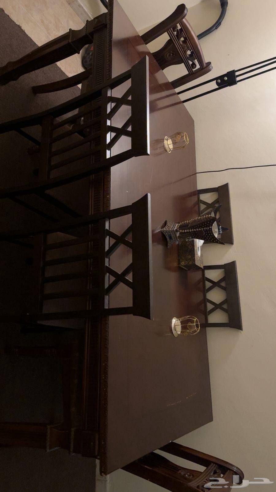 طاوله سفره مع 6 كراسي خشب بحاله ممتازه سبب البيع السفر64449571279490112