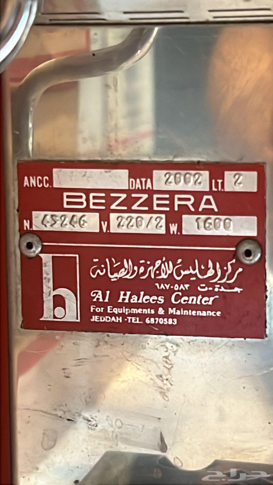 Preparing coffee for sale, used for only two months64444971067907110