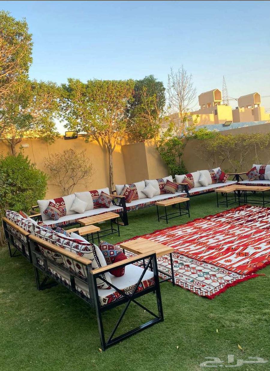 Renting tables and chairs for traditional seating areas64449100682242112