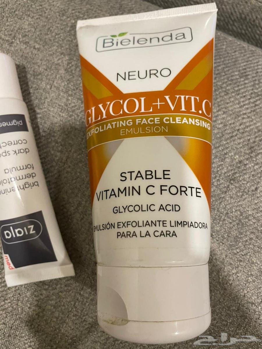 Exfoliator and moisturizer for sensitive areas64446014137859112