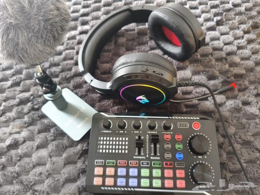 Professional Microphone, Sound Card, and Headphones Bundle64455824707330110