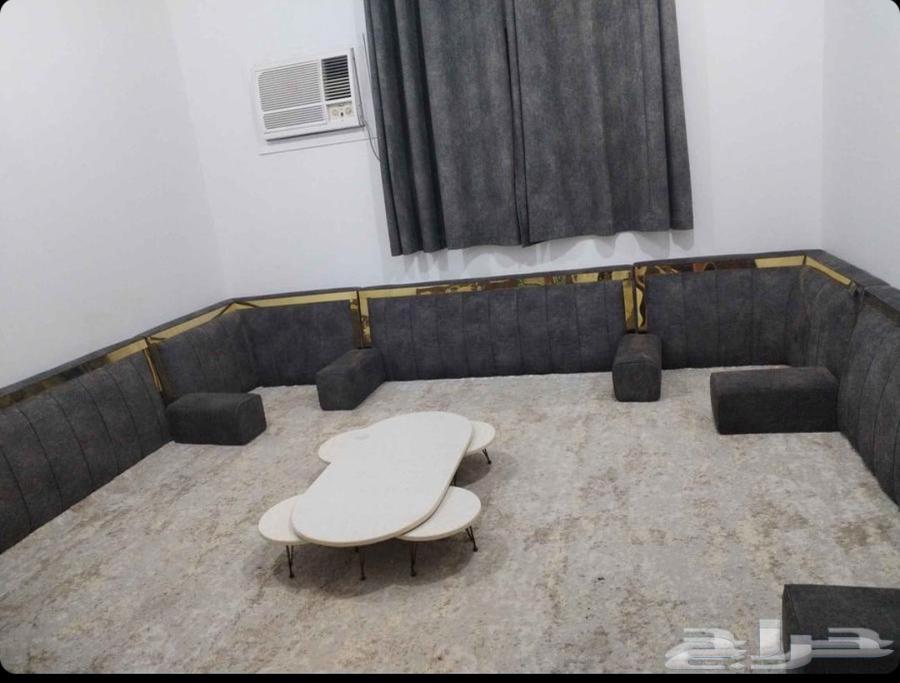 Floor seating with carpet, curtain, and table64453751400194110