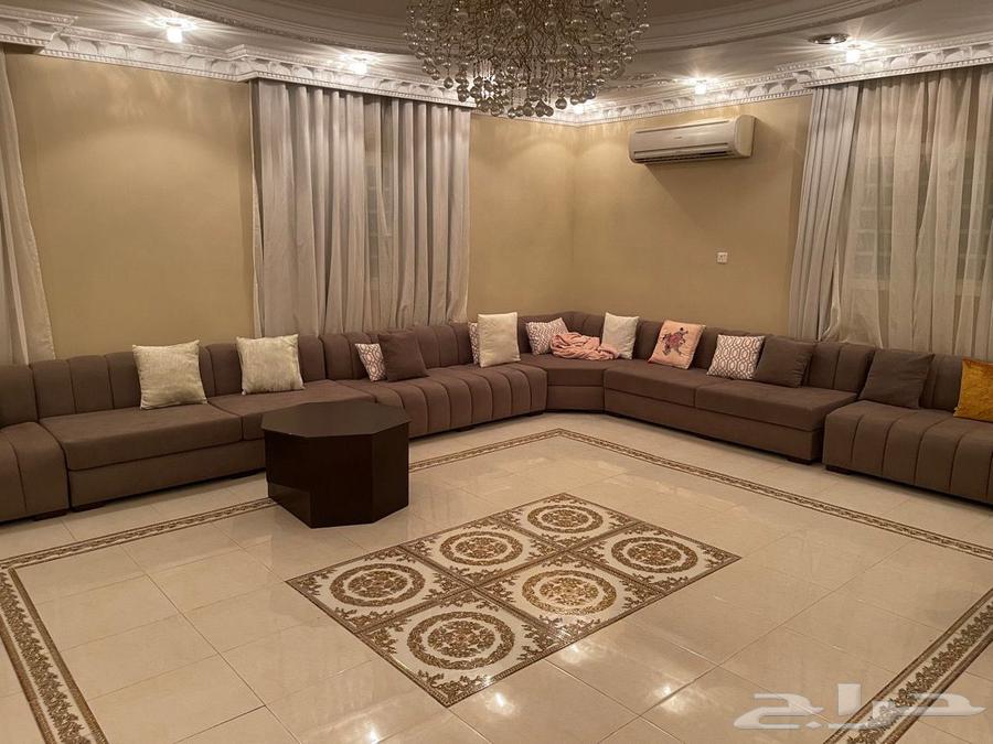 كنب مجلس كبير شبهه جديد ونظيف للبيع ب الفين ريال64450731643649110