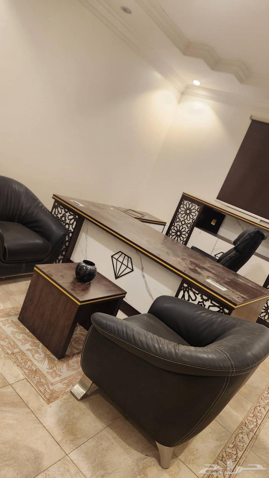 Luxurious lightly used office desk, like new64453696514947111