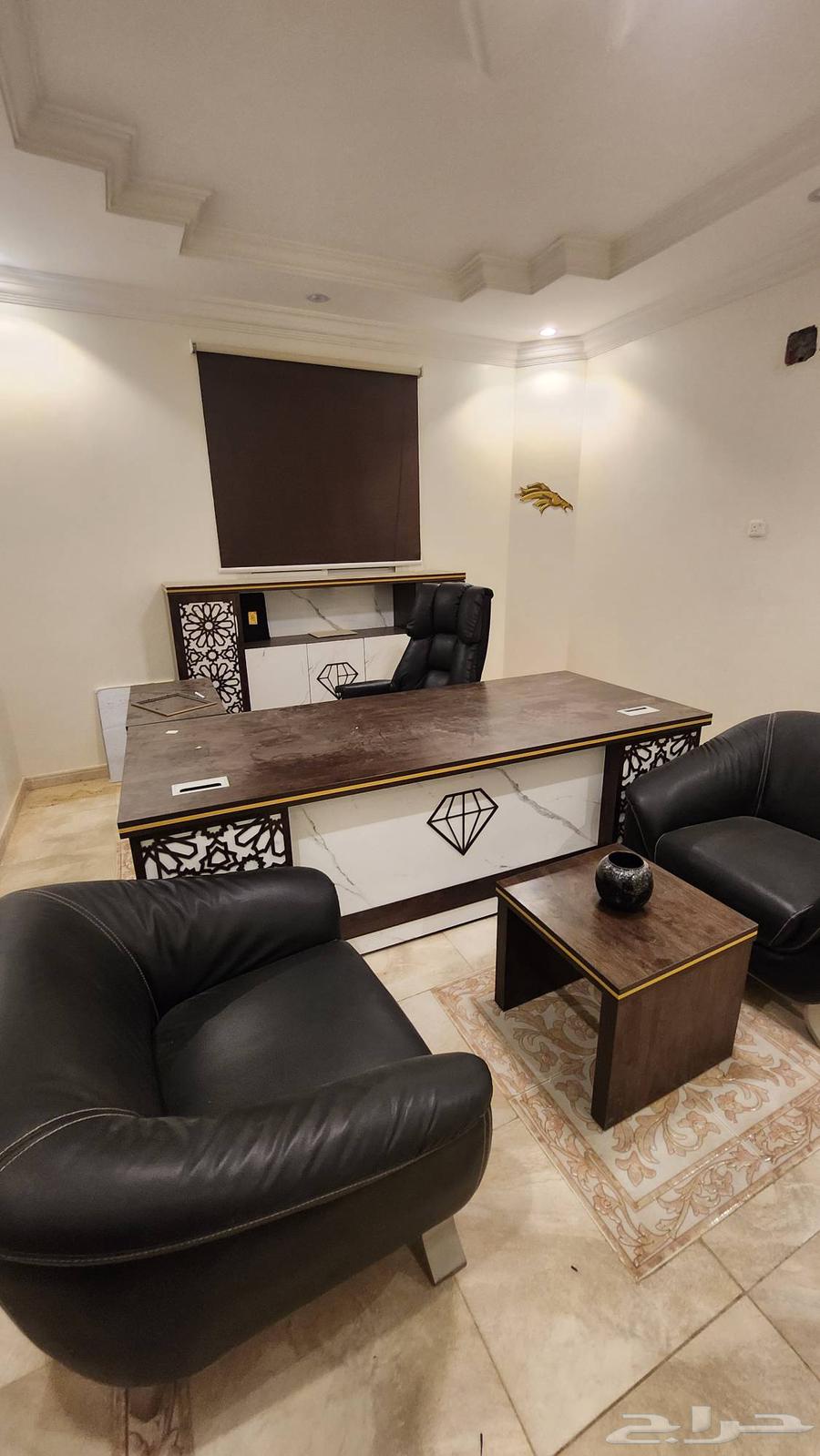 Luxurious lightly used office desk, like new64453696514947112