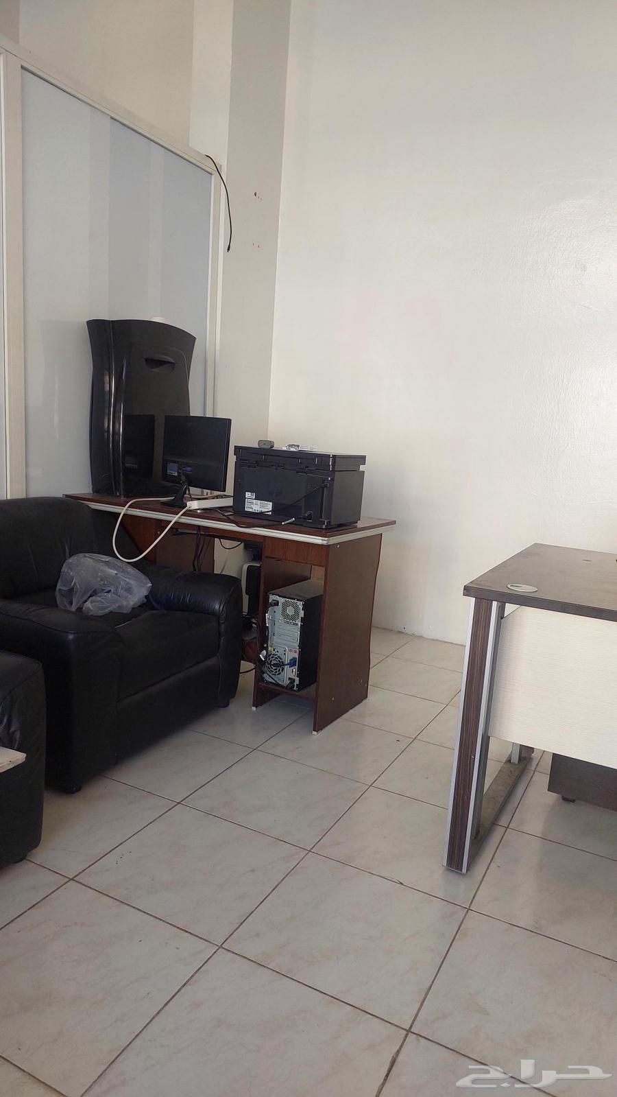 يوجد اغراض مكتب كامله للبيع64451419242114111