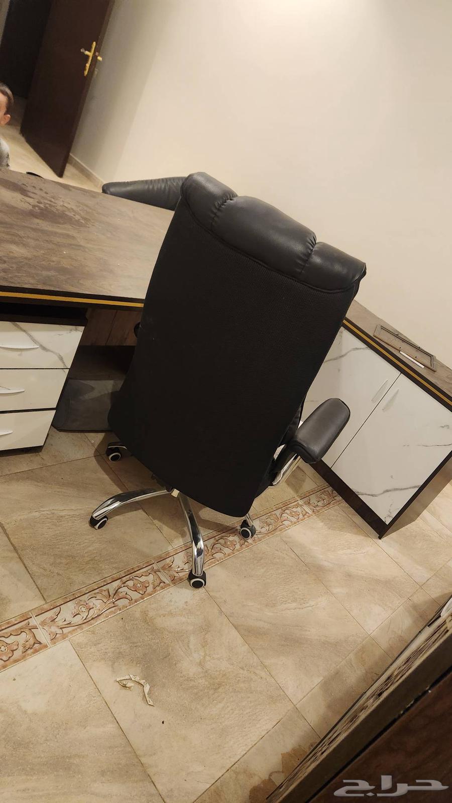 Luxurious lightly used office desk, like new64453696514947114