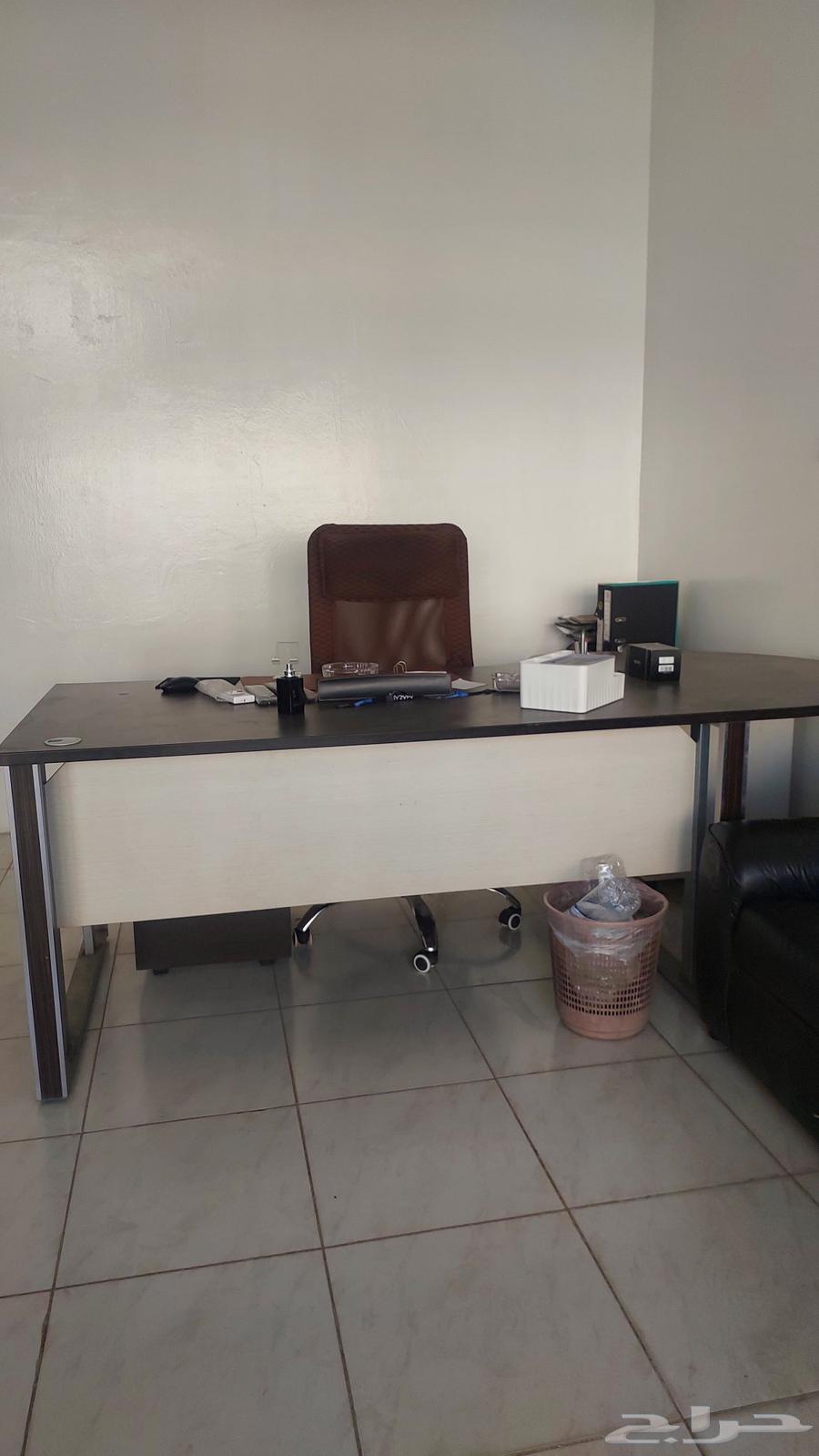يوجد اغراض مكتب كامله للبيع64451419242114110
