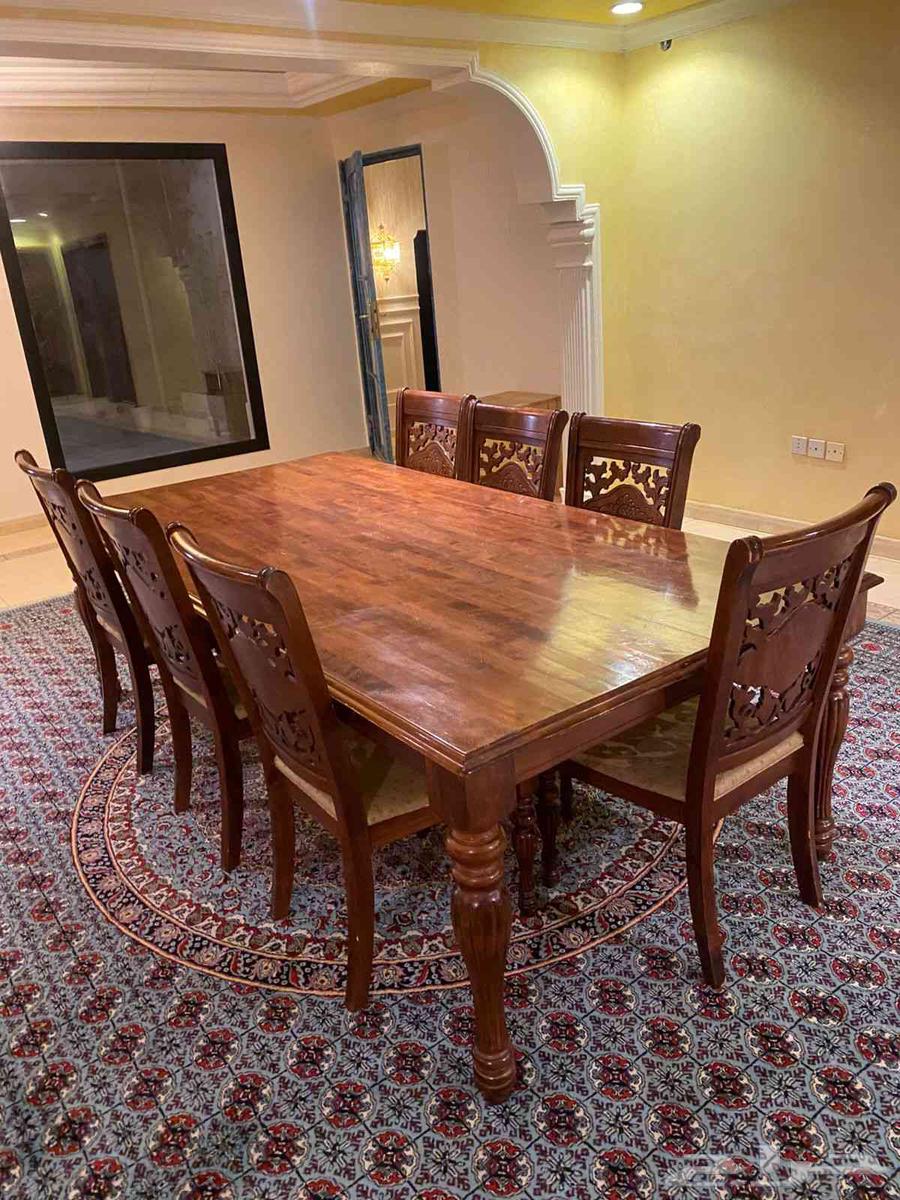 Luxury table with chairs64455852127235111