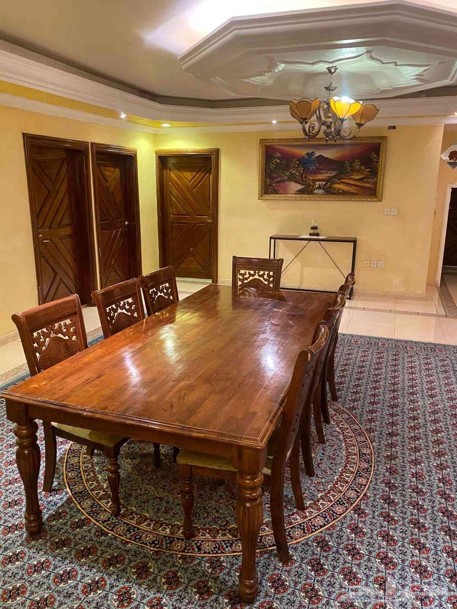 Luxury table with chairs64455852127235112