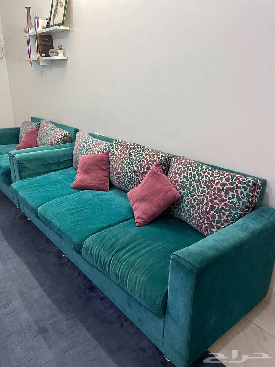 Living room set with 3 sofas and 2 chairs in good condition, with floor carpet for 500 SAR64450158574851110