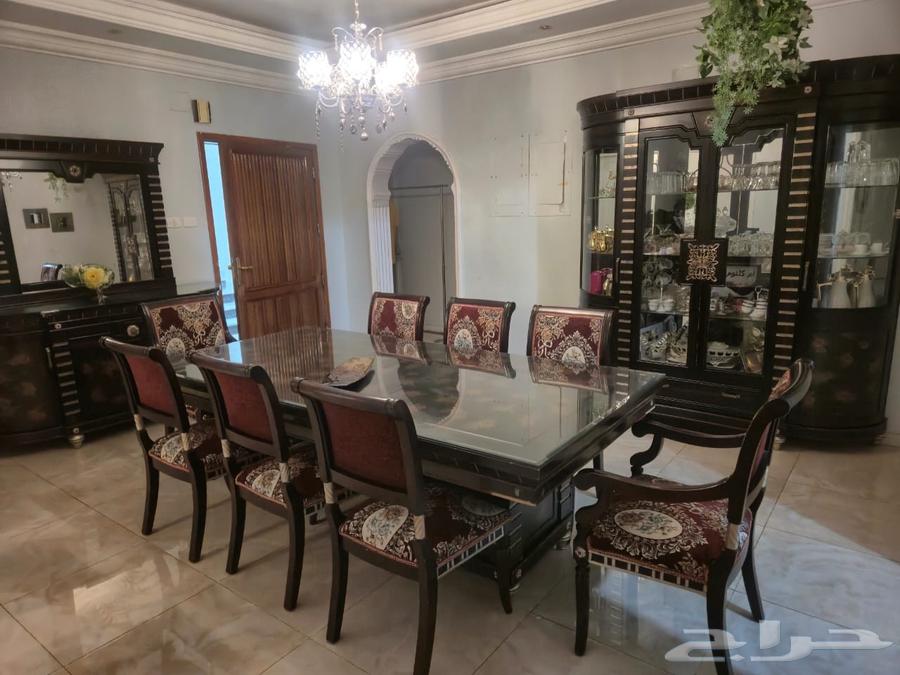 Dining table with 8 chairs and cabinets64456213108867114