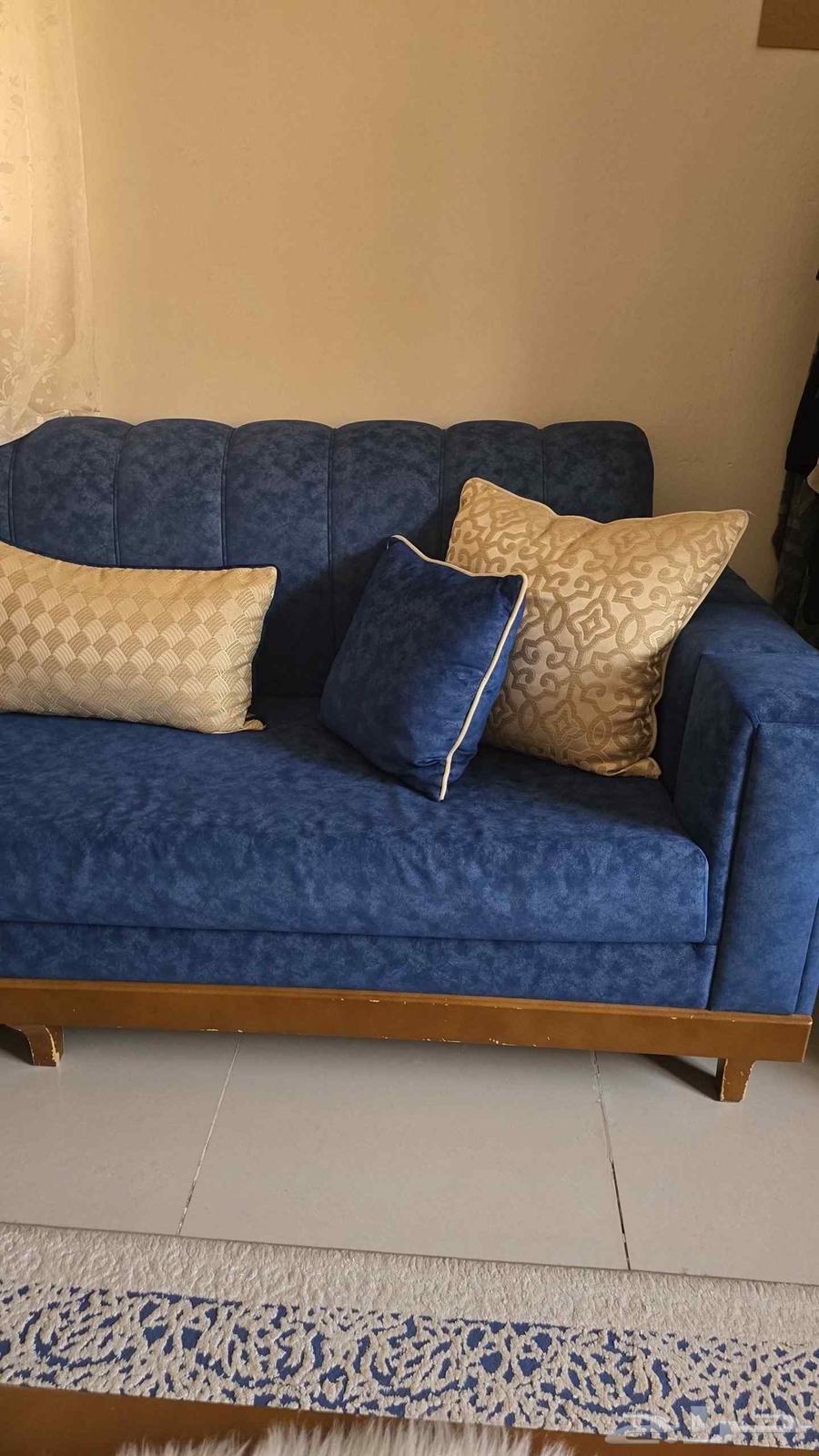 2 large sofas in excellent condition and 3 tables64450988394371110