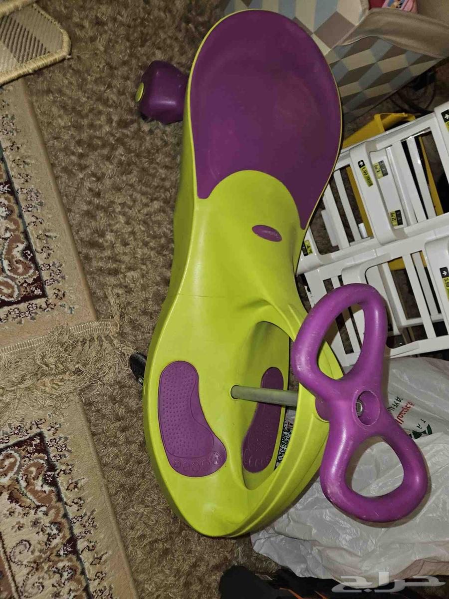 A children's bike that kids and adults can play on, a dartboard game64451606449795112