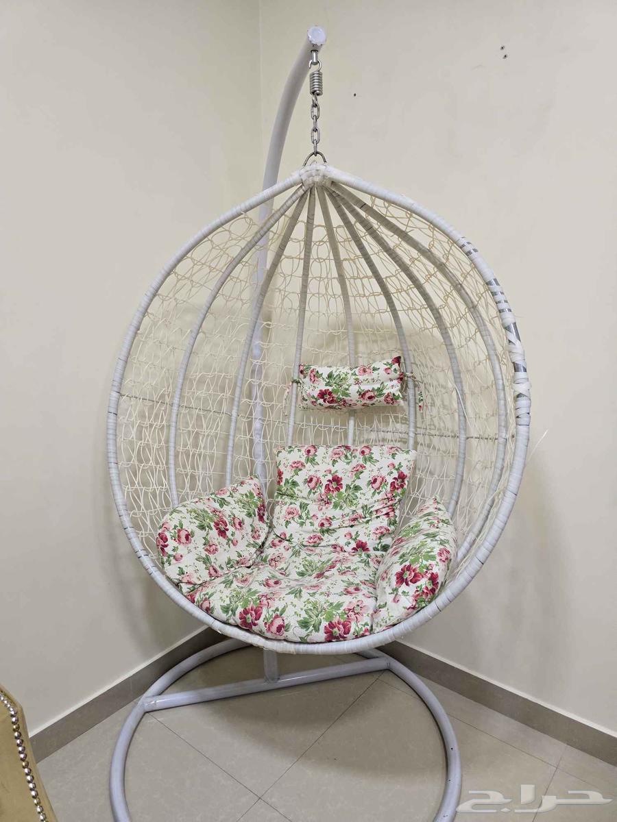 Swing with light use and partition barrier64449783579395110