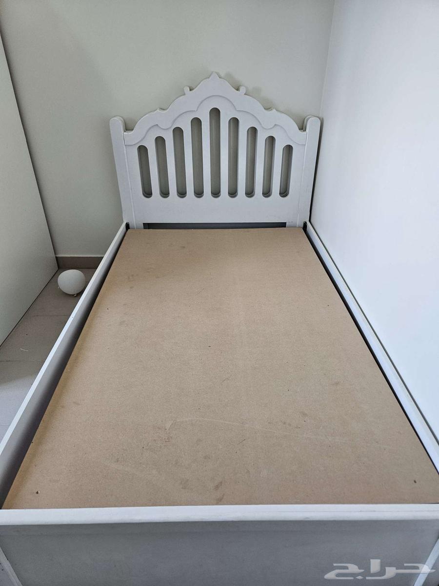 سرير ابيض 190 في 120 عندي 2 منها64453298026497110