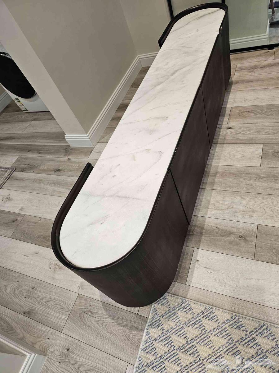 طاولة تلفزيون من خشب ورخام 2 متر64453475820033110