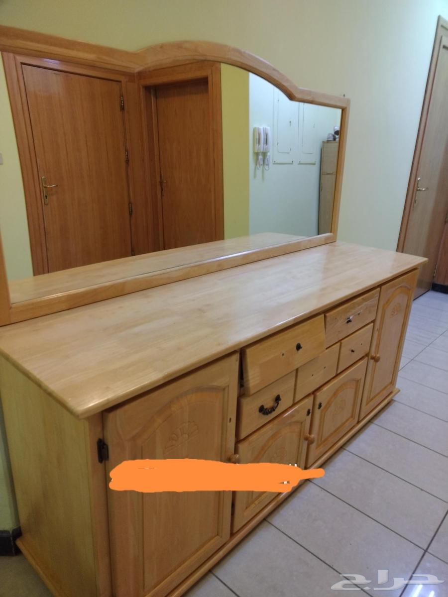 Sofa, cabinet, shelves, and perfume boxes64449836342915114