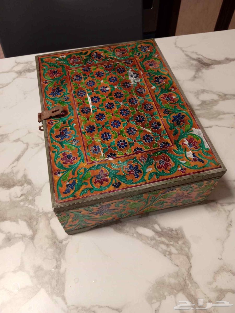 A heritage box that could be a good addition to a museum64451056374785110