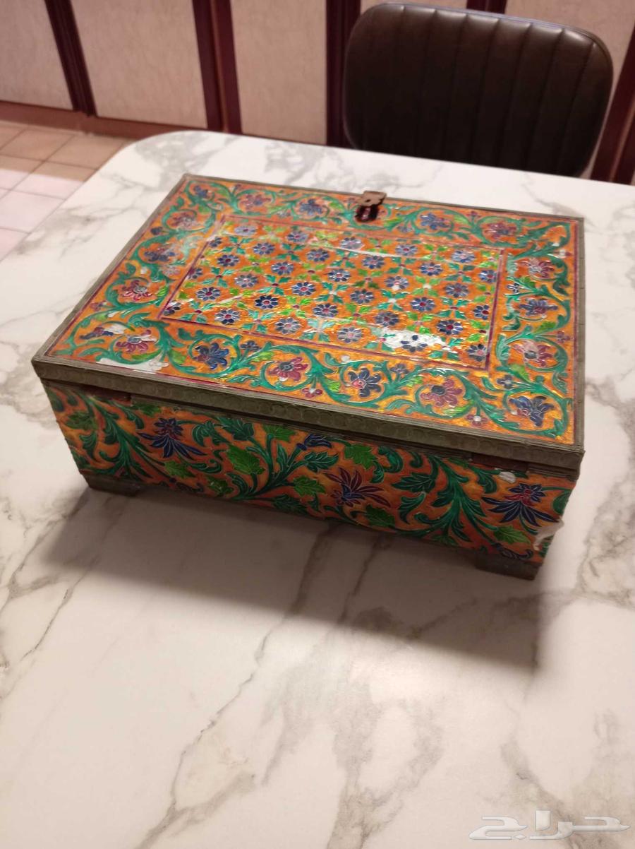 A heritage box that could be a good addition to a museum64451056374785112