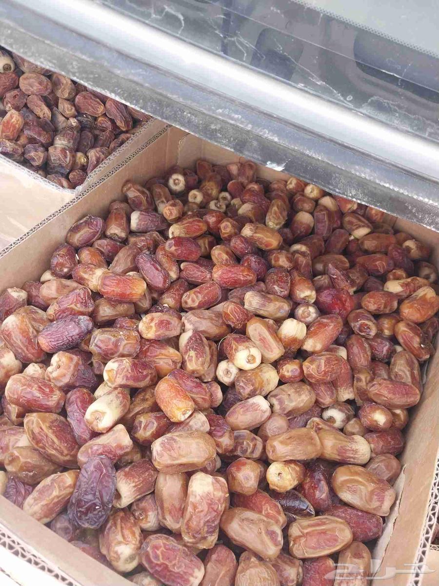 There are red Sukkari dates, remaining 5 boxes64452347506433111