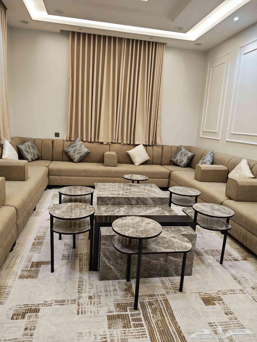 Serving table with 6 small ones64454825853442111