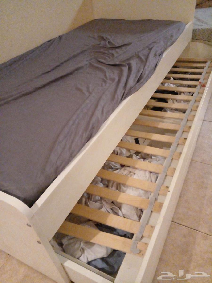 Double bed with two drawers, bought for 1400 a year and two months ago, price negotiable64452225006210110