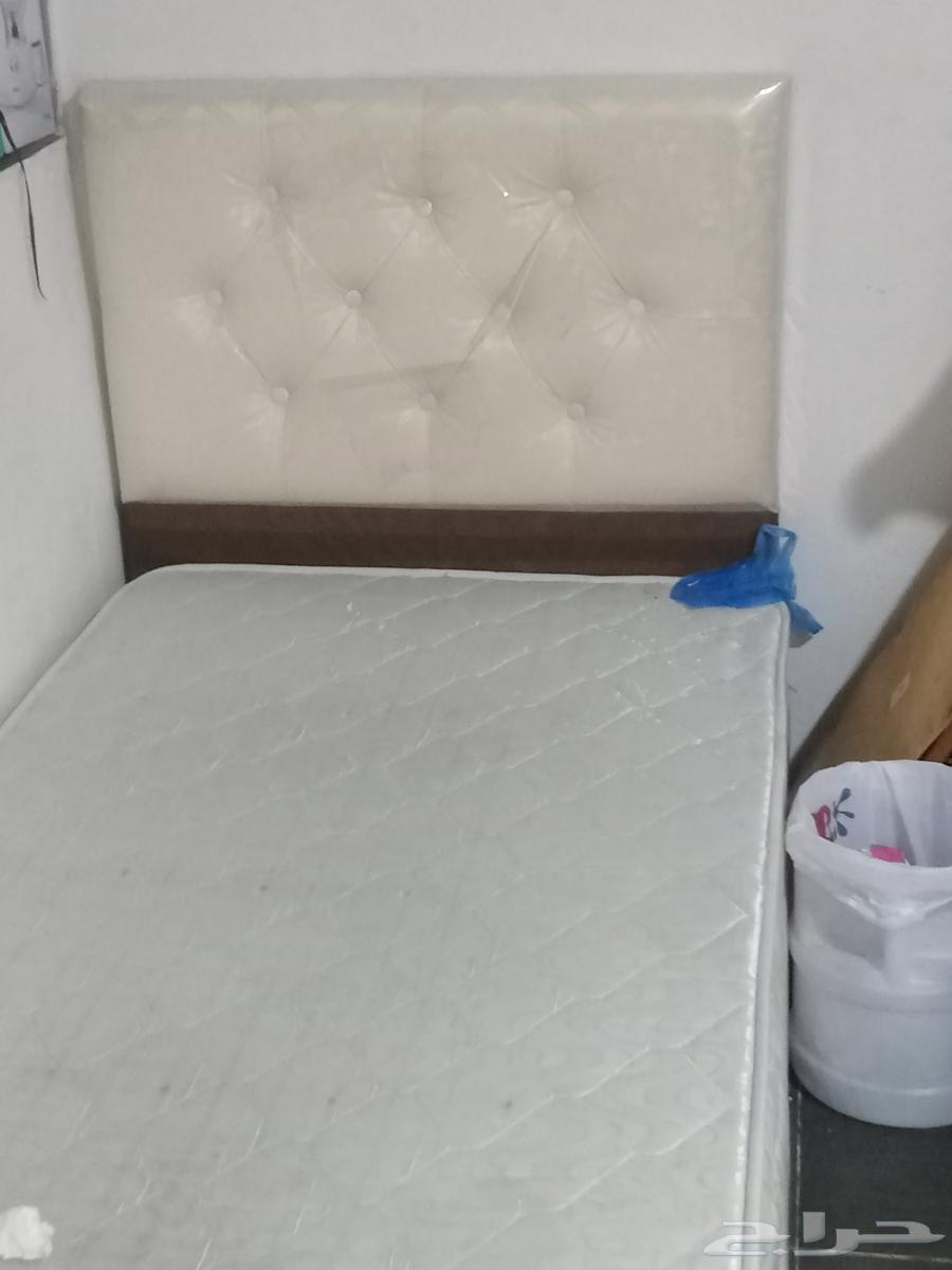 سرير سنقل جديد جدا ومعه اثنين فرش جداد بسعر 150ريال نهائي64454427388673113
