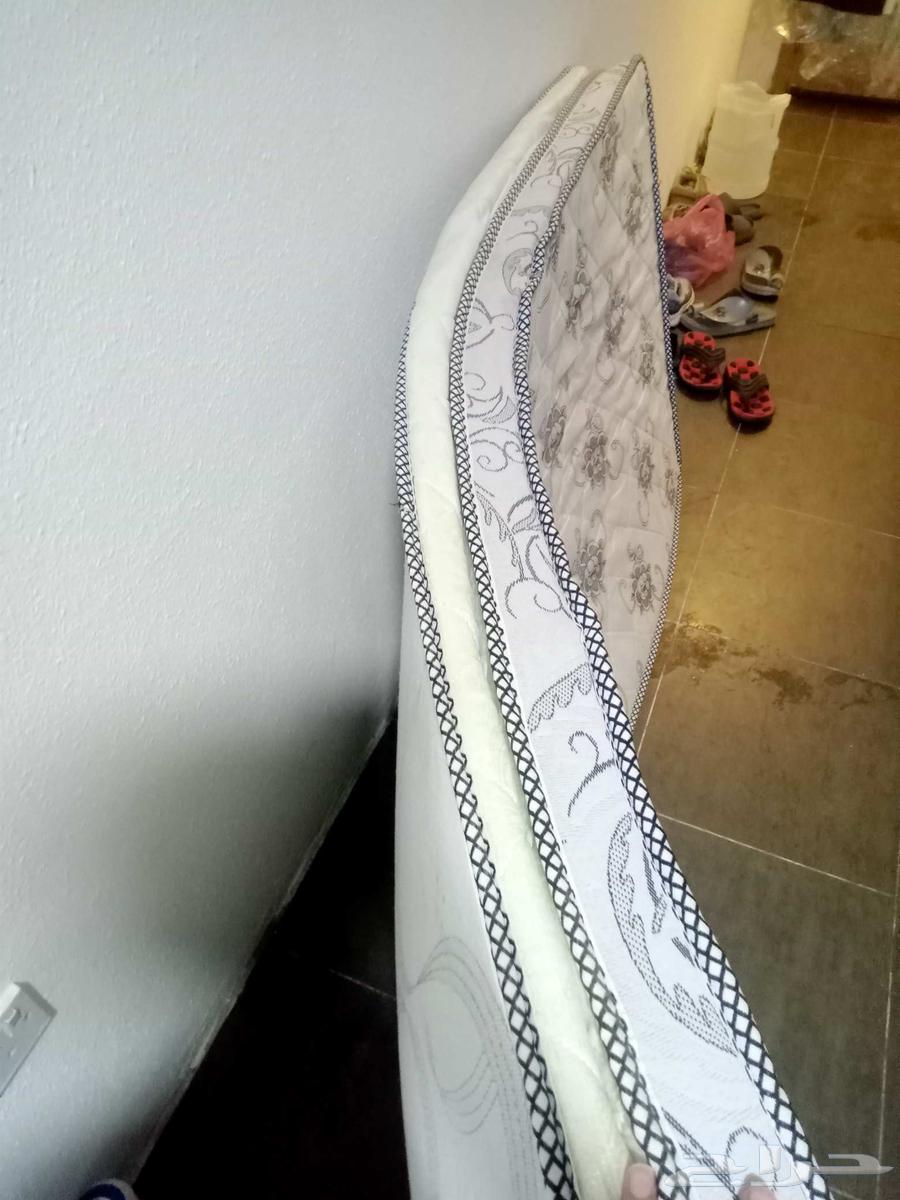 سرير سنقل جديد جدا ومعه اثنين فرش جداد بسعر 150ريال نهائي64454427388673114