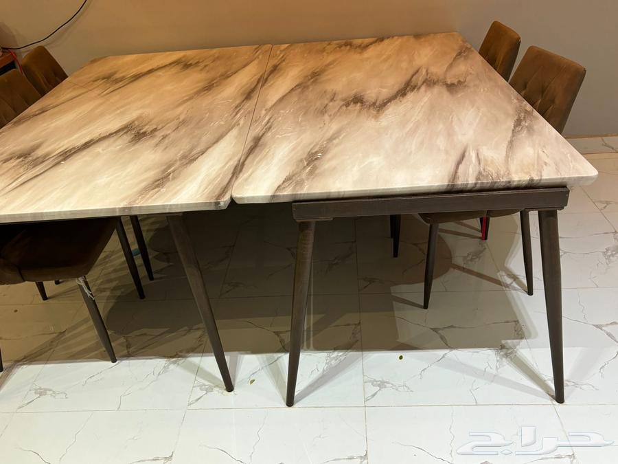 Dining table and floor tables for sale in Arar64450299028738111