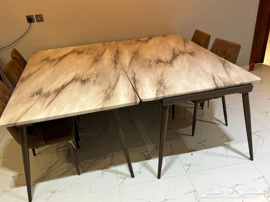 Dining table and floor tables for sale in Arar64450299028738112