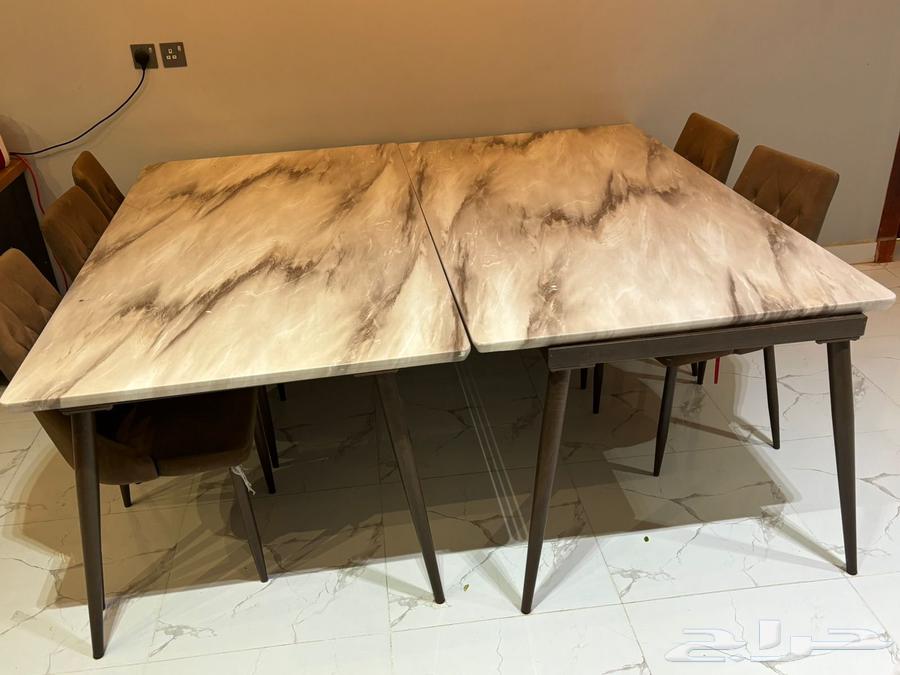 Dining table and floor tables for sale in Arar64450299028738113