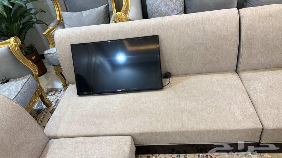 Semi-new sofa, bought for approximately 5000 riyals in the attached room.64453297946242111