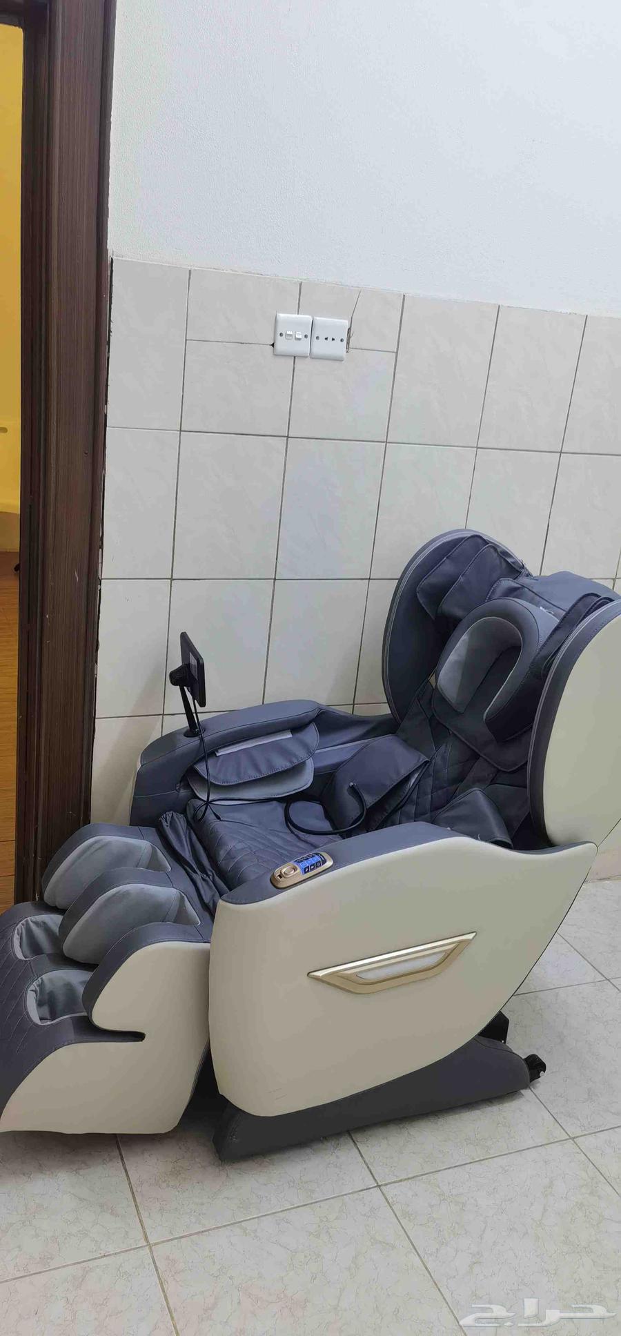 كرسي مساج نظيف وشبه جدييد64451069781506111