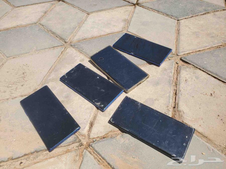 4 Galaxy Note 10 Plus 5G devices with screens for 1000 Riyals64452415372291113