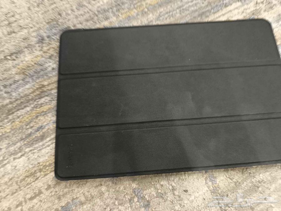 Tired with 500 riyals including keyboard, regular cover, and charger64456019079298110