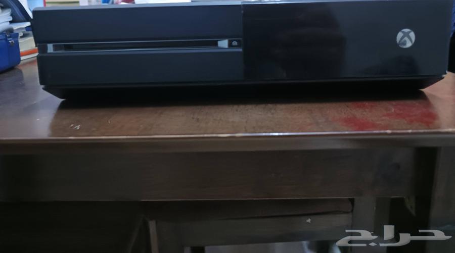 Xbox One without controller or box with charger and camera used low64453147714305111